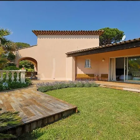 Elegante Avec Piscine A Gassin - Rose