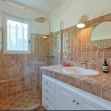 Elegante Avec Piscine A Gassin - Rose *